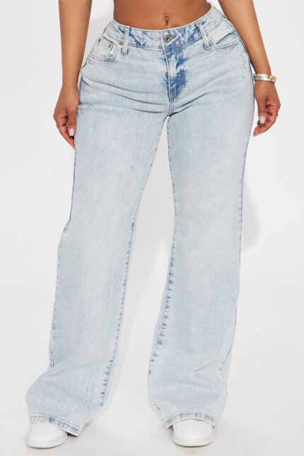 Mellow Moments Low Rise Wide Leg Jeans - Light Wash
