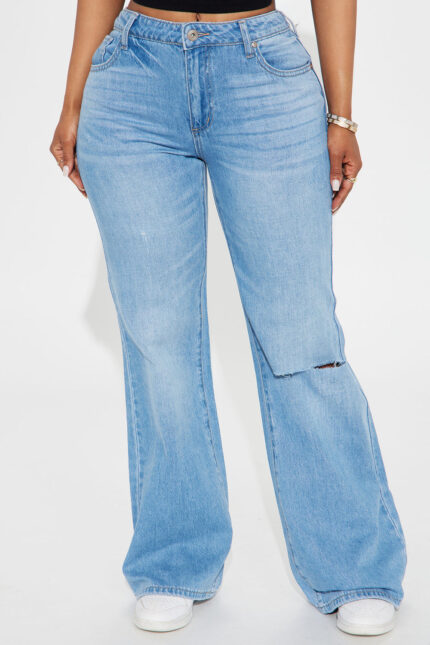 She's So Sweet Relaxed Flare Jeans - Light Wash