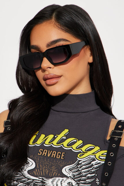 Meet In Downtown Sunglasses - Black